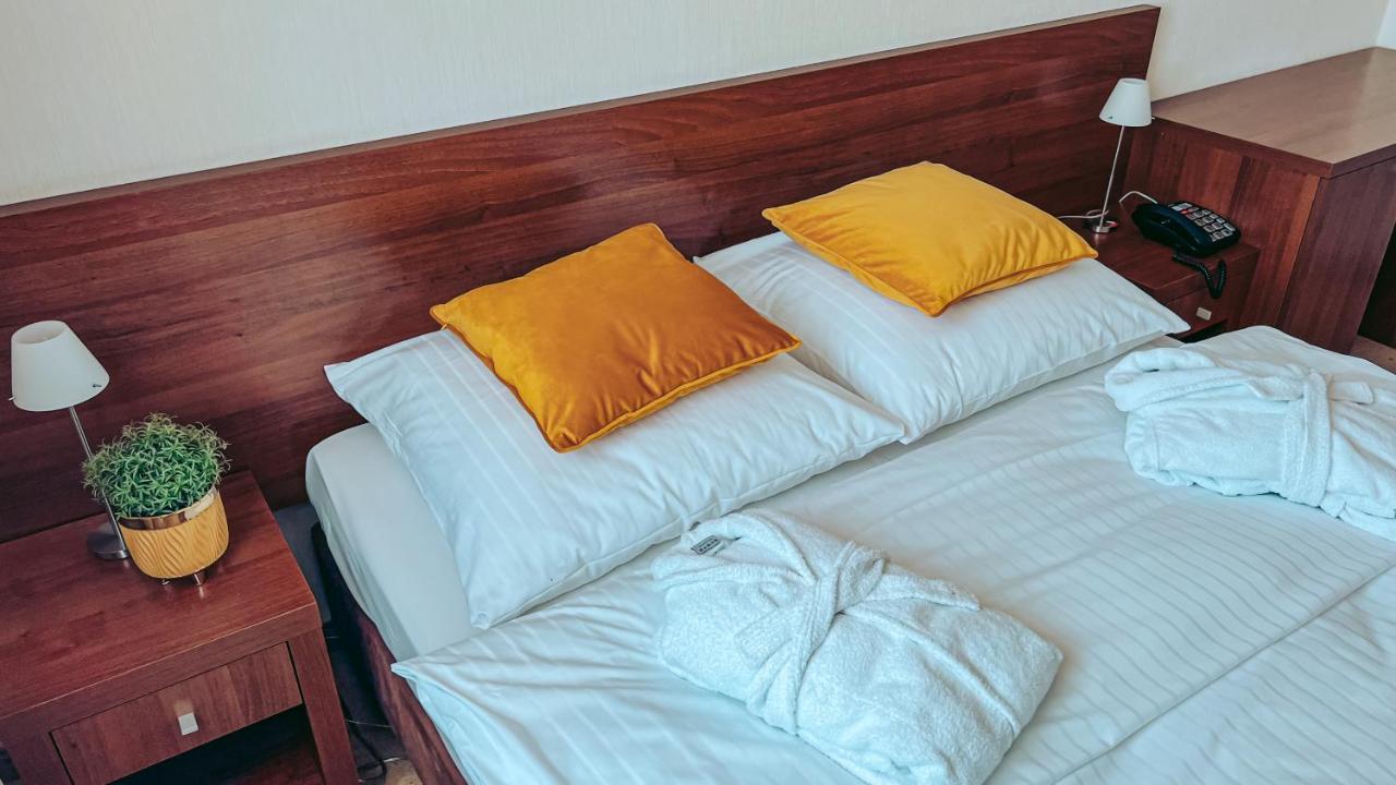 Aqua 3*